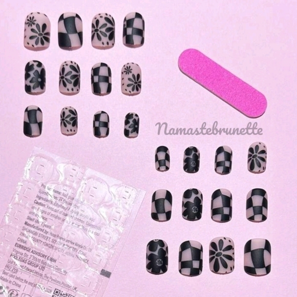2/$16 Black Matte Floral Checkerboard Press On Nails - Picture 4 of 16